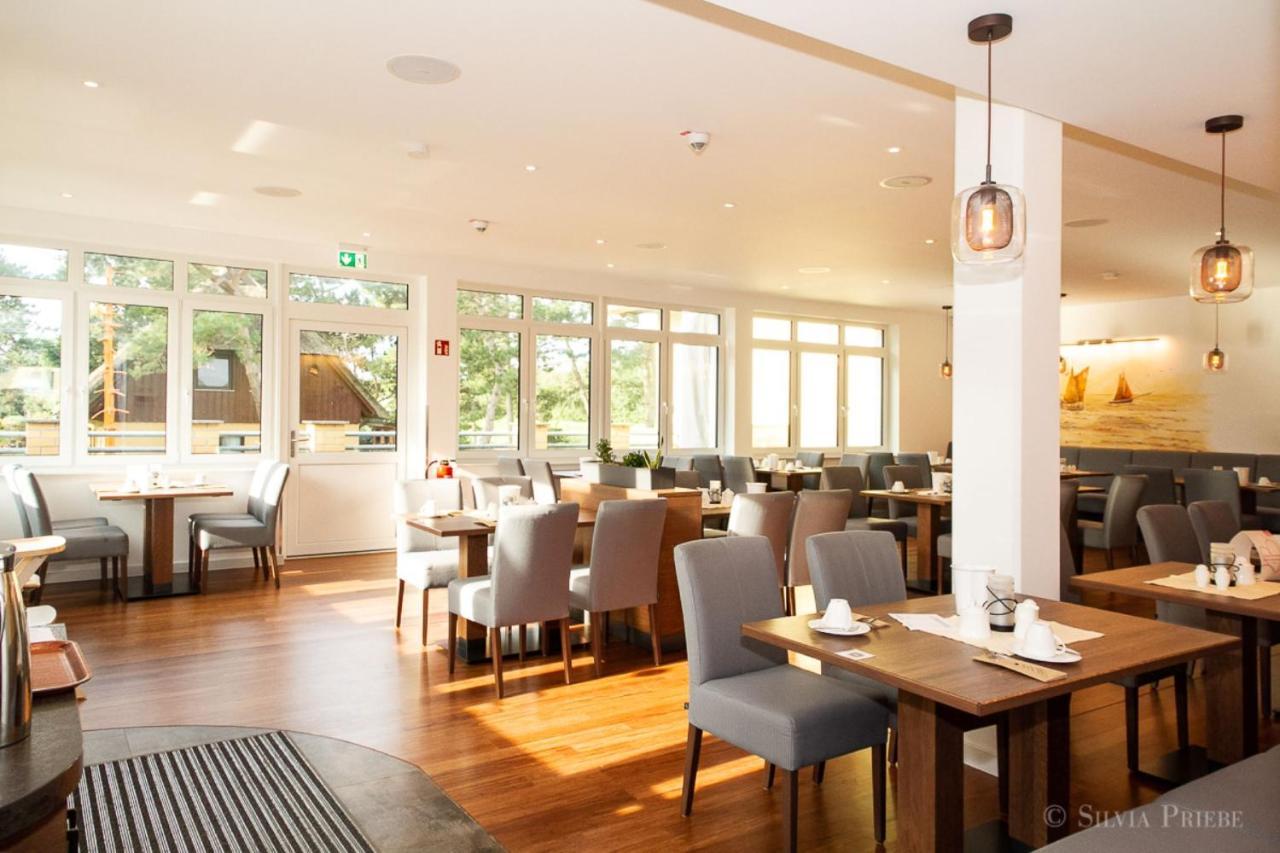 Ostseehotel Wustrow วุสโทรว์ ภายนอก รูปภาพ