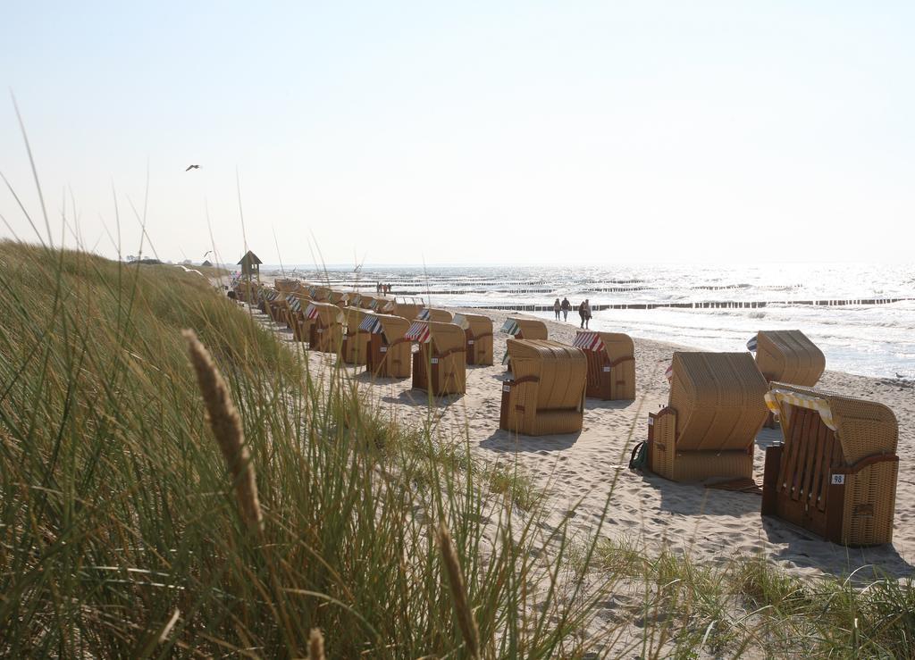 Ostseehotel Wustrow วุสโทรว์ ภายนอก รูปภาพ